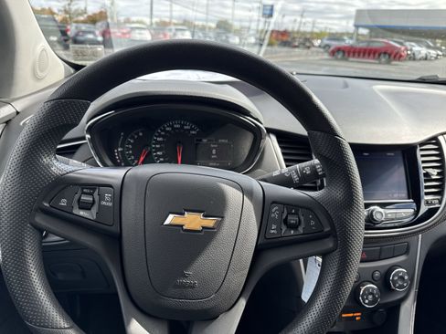 Used 2022 Chevrolet Trax LS w/ Tint and Cruise Package image 11