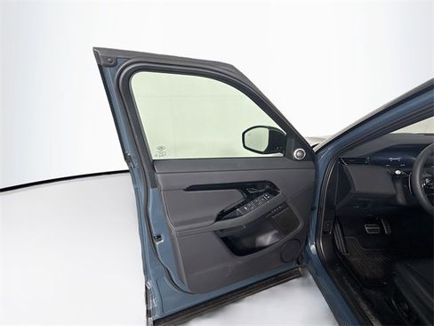 Used 2026 Land Rover Range Rover Evoque Dynamic SE image 12
