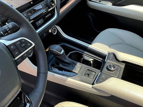 Used 2025 Toyota Grand Highlander AWD image 20