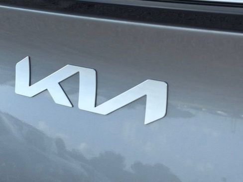 Used 2025 Kia Sportage LX FWD image 11