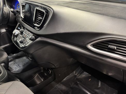 Used 2018 Chrysler Pacifica Touring Plus w/ S Appearance Package image 29