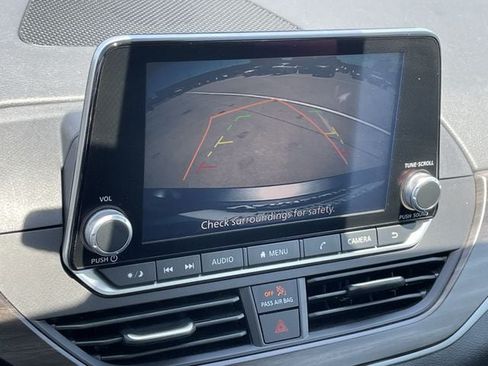 Used 2025 Nissan Altima 2.5 SV FWD image 17