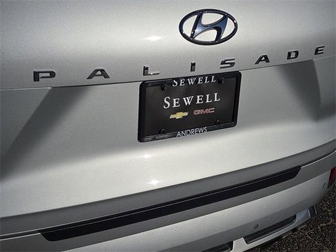 Used 2022 Hyundai Palisade Calligraphy image 9