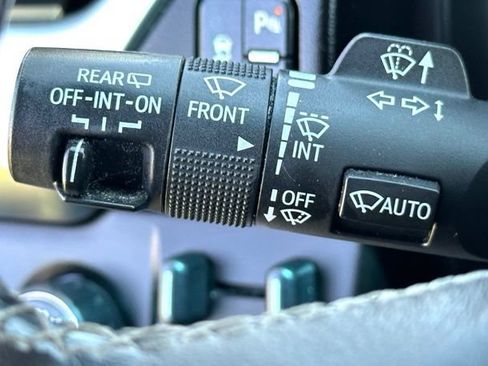 Used 2020 Chevrolet Suburban Premier w/ Premier 6.2L Value Package AWD/4WD image 21