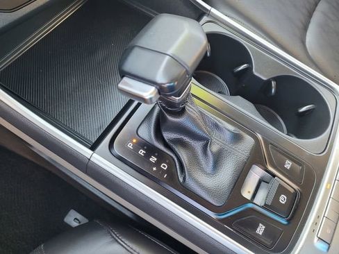 Used 2025 Kia Carnival FWD image 14