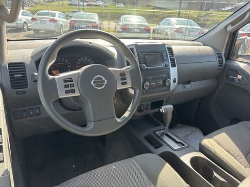 Used 2015 Nissan Frontier SV image 12