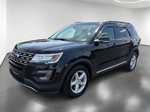 Used 2017 Ford Explorer XLT w/ Equipment Group 202A AWD/4WD image 1