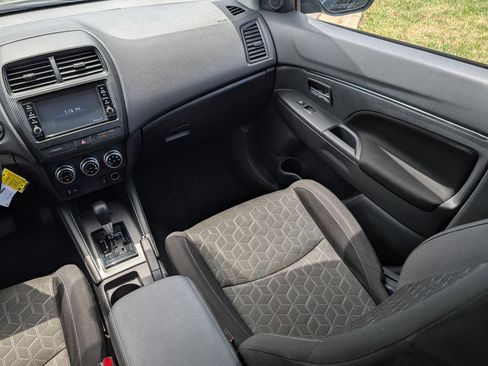 Used 2025 Mitsubishi Outlander Sport ES AWD/4WD image 11