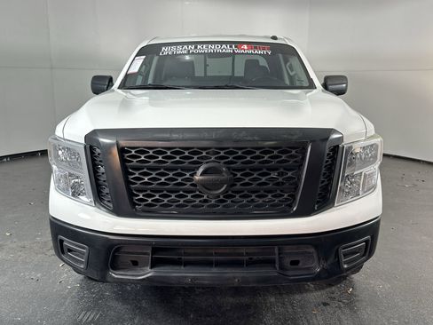 Used 2019 Nissan Titan S image 4