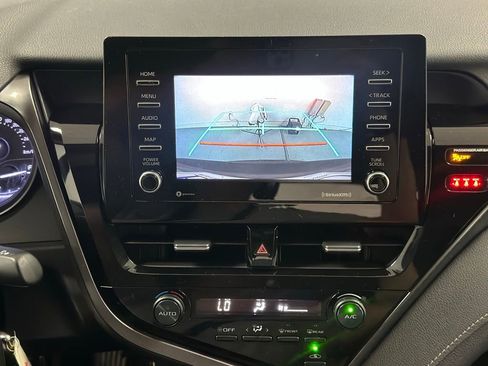 Used 2021 Toyota Camry SE FWD image 5