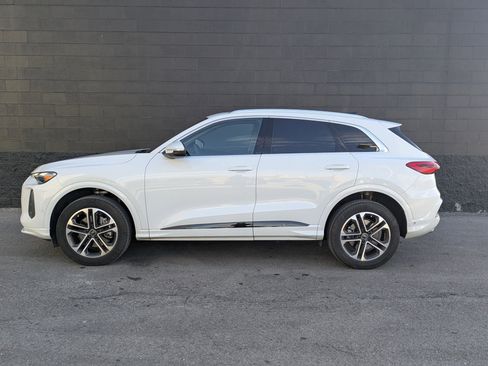 Used 2025 Audi Q5 Premium w/ Convenience Package image 8