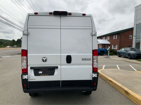 Used 2024 RAM ProMaster 2500 w/ Convenience Group FWD image 4