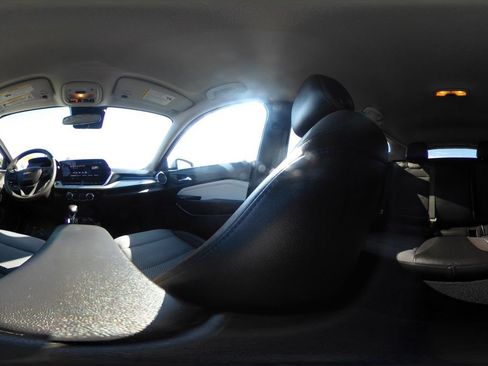 Used 2025 Chevrolet Trax LT FWD image 44