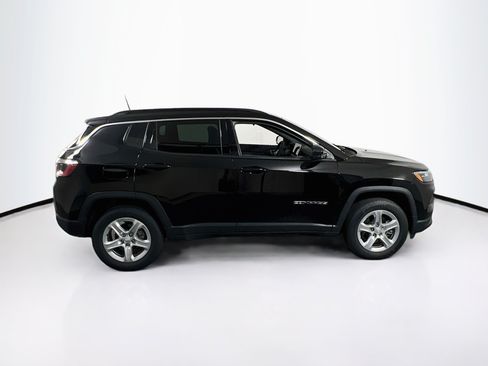 Used 2023 Jeep Compass Latitude AWD/4WD image 4