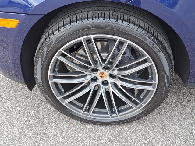 Certified 2025 Porsche Macan AWD/4WD image 14