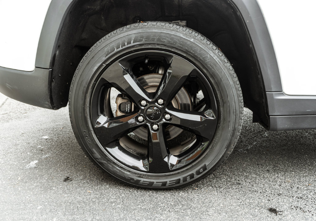 Used 2023 Jeep Grand Cherokee Altitude AWD/4WD image 28