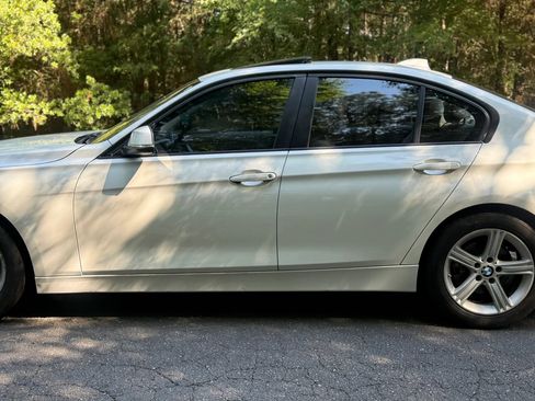 Used 2013 BMW 320i Sedan RWD image 8