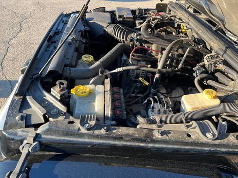 Used 2011 Jeep Wrangler Sahara image 33