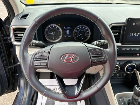 Used 2021 Hyundai Venue FWD image 16