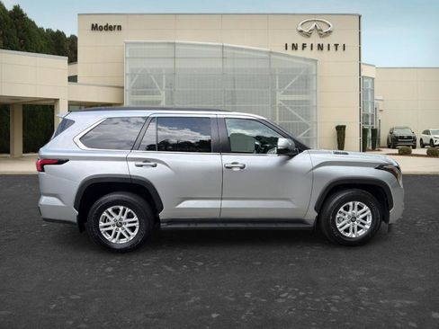 Used 2025 Toyota Sequoia SR5 AWD/4WD image 4