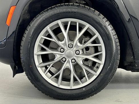 Used 2022 Jeep Grand Cherokee Summit AWD/4WD image 38
