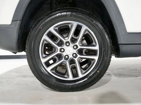 Used 2017 Jeep Compass Latitude w/ Popular Equipment Group image 32