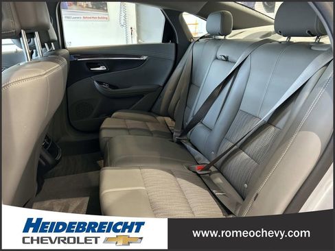 Used 2014 Chevrolet Impala LT w/ Convenience Package image 12