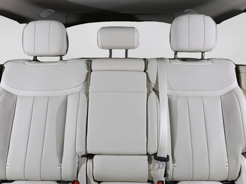 Used 2025 Land Rover Range Rover SE AWD/4WD image 7