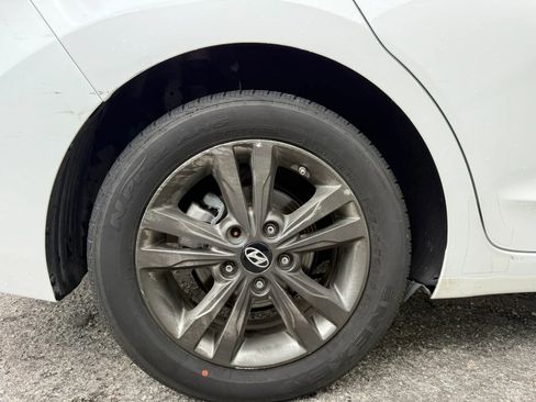 Used 2018 Hyundai Elantra SEL image 11