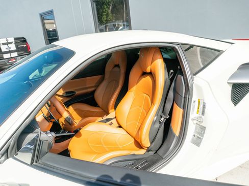 Used 2019 Ferrari 488 GTB image 11