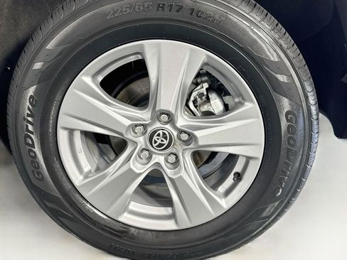 Used 2025 Toyota RAV4 XLE AWD/4WD image 36