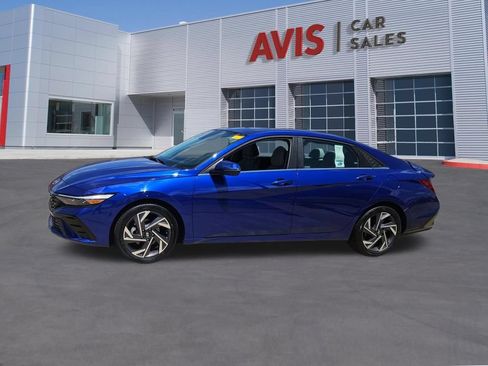 Used 2025 Hyundai Elantra Limited FWD image 2