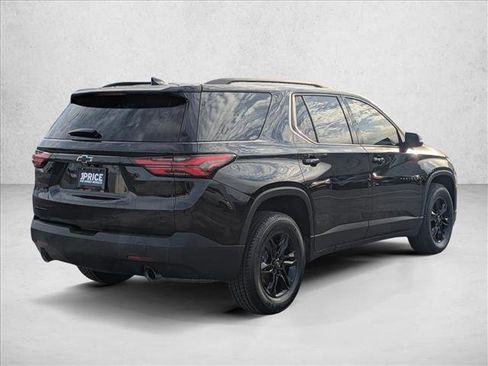 Used 2023 Chevrolet Traverse LT FWD image 5