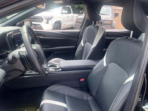 Used 2025 Toyota Camry SE w/ Convenience Package FWD image 8