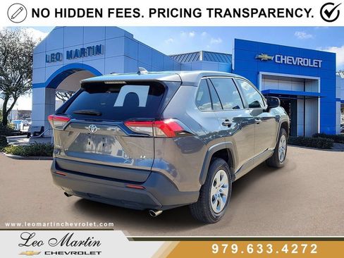 Used 2022 Toyota RAV4 LE FWD image 3