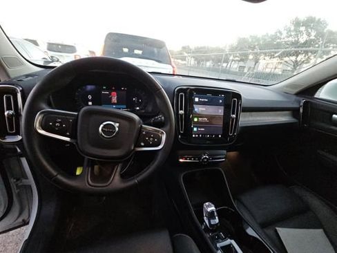 Used 2025 Volvo XC40 B5 Plus AWD/4WD image 8