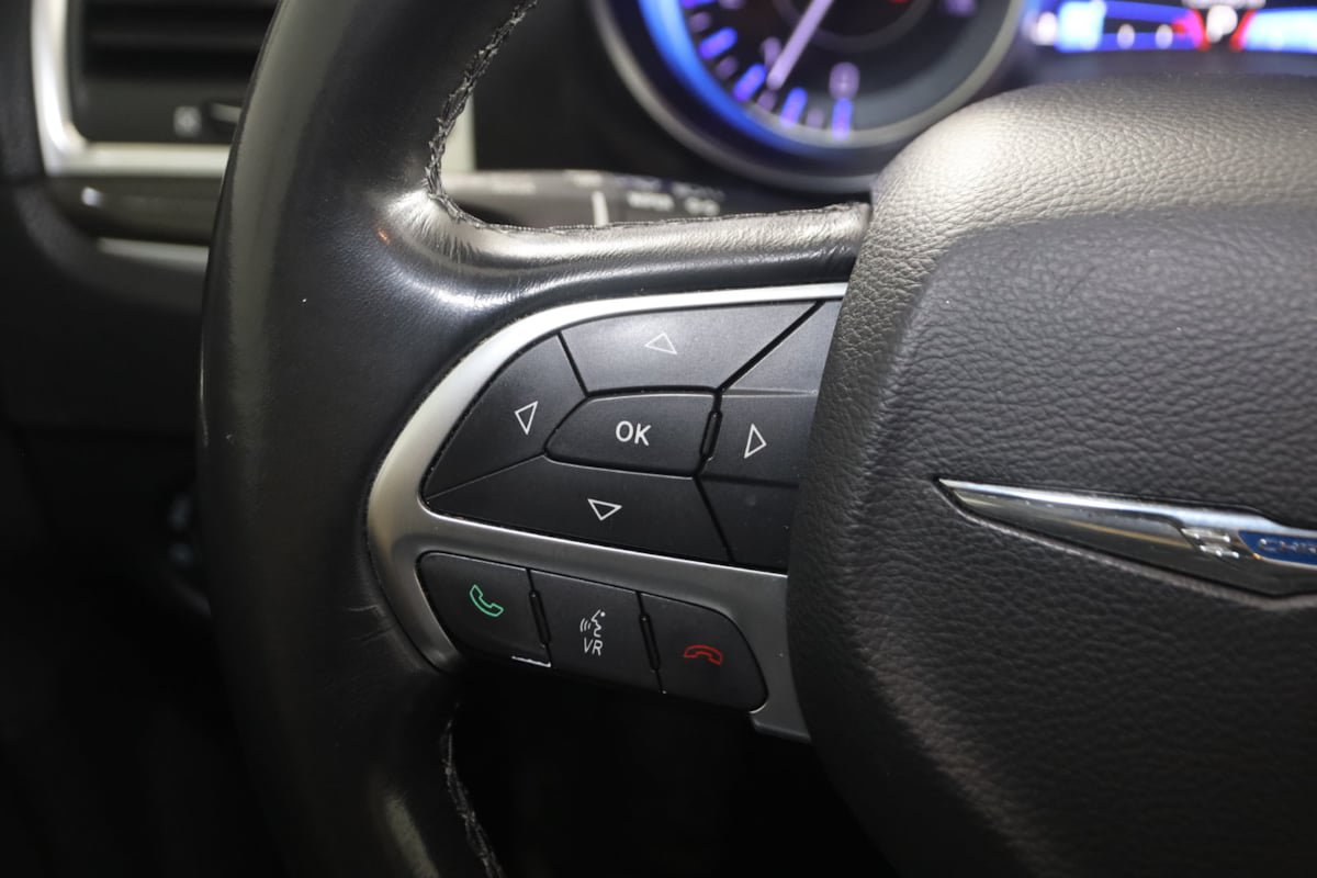 Used 2015 Chrysler 300 Limited RWD image 28