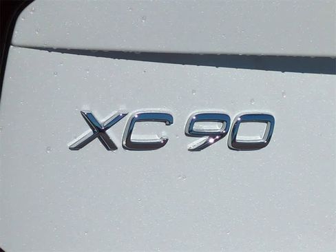 New 2026 Volvo XC90 B6 Plus w/ Protection Package Premier image 11