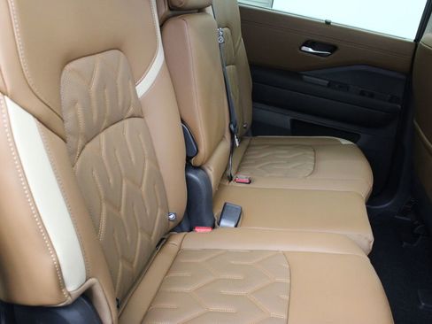 New 2026 Nissan Pathfinder Platinum FWD image 20