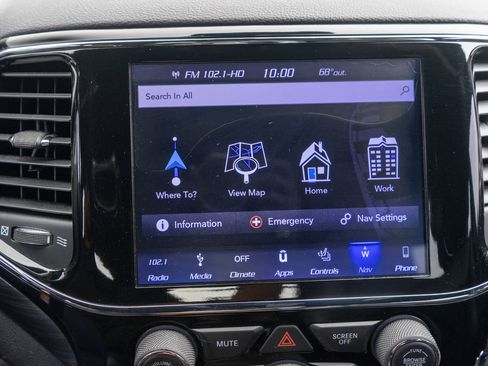 Used 2019 Jeep Grand Cherokee Altitude AWD/4WD image 18