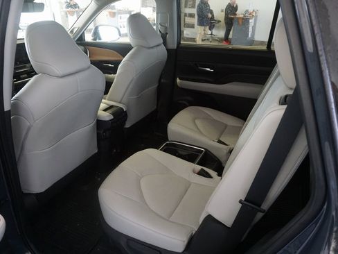 Used 2024 Toyota Grand Highlander Limited image 22