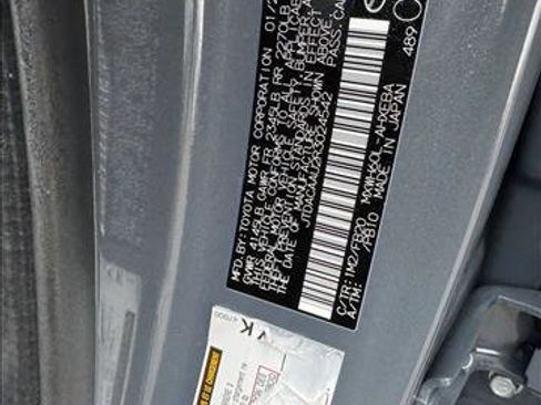 Used 2024 Toyota Prius LE FWD image 22
