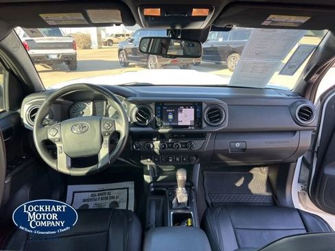 Used 2018 Toyota Tacoma TRD Sport w/ Technology Package image 37