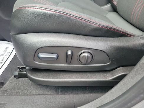 Used 2024 Chevrolet Equinox RS image 34