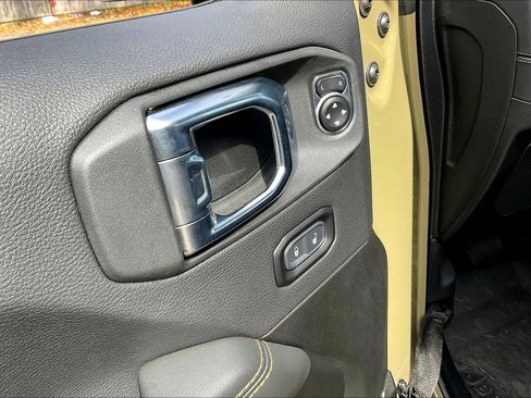 Certified 2025 Jeep Gladiator Sport image 32