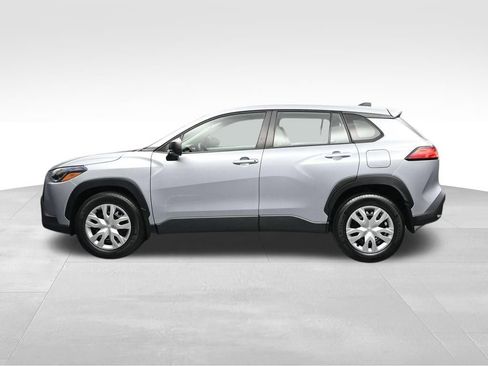 Used 2023 Toyota Corolla Cross L AWD/4WD image 2