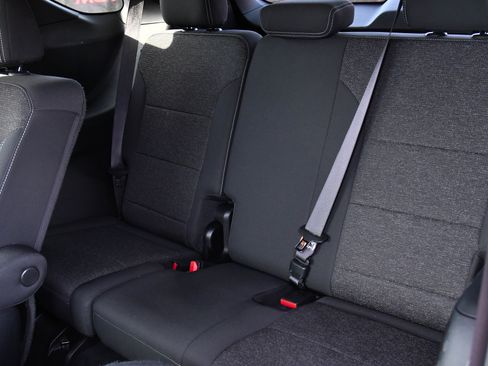 Used 2024 Chevrolet Traverse LT image 45