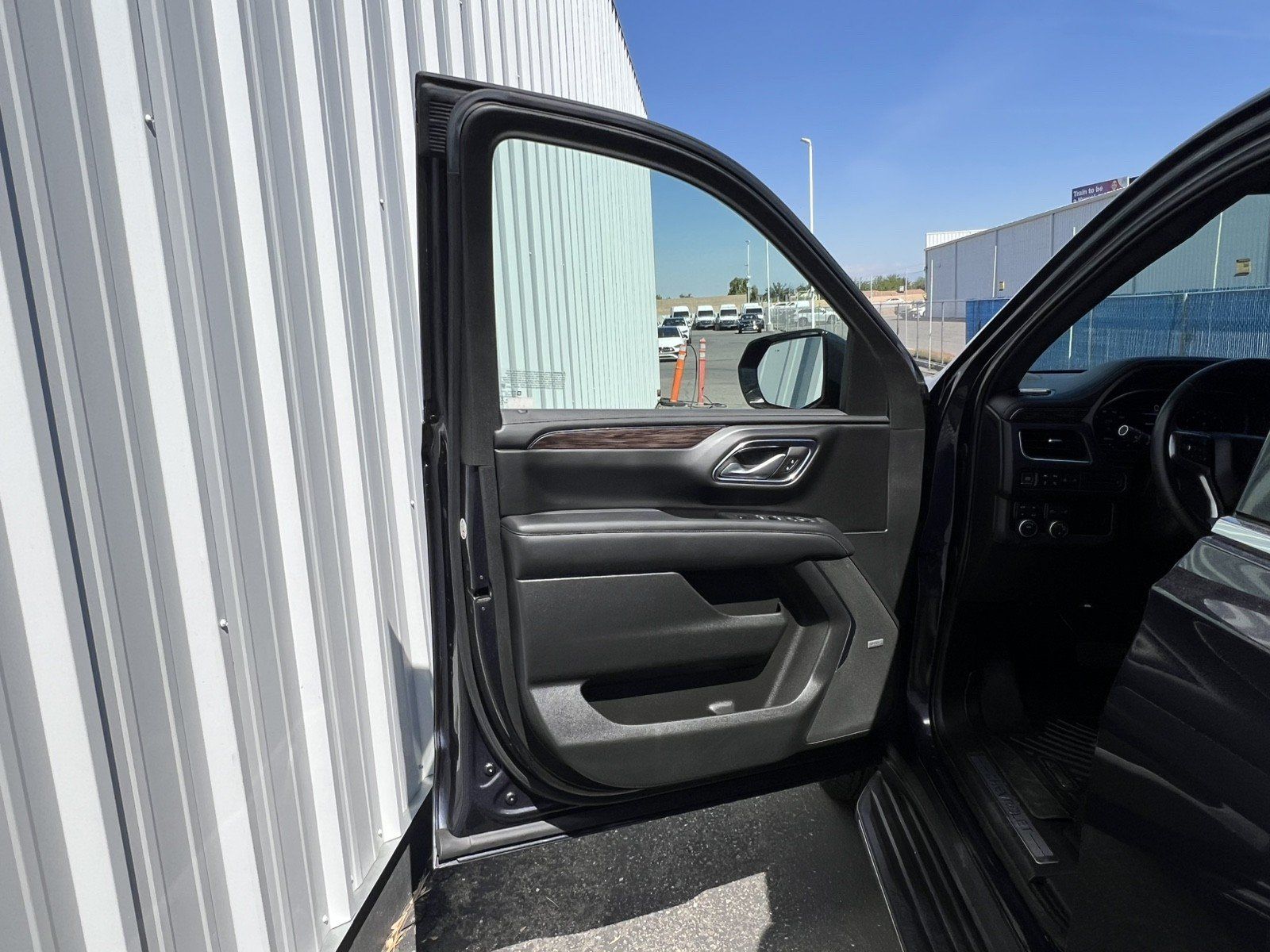 Used 2022 Chevrolet Tahoe LT w/ Luxury Package AWD/4WD image 13