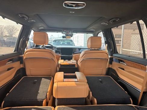 Used 2022 Jeep Grand Wagoneer Series III image 16
