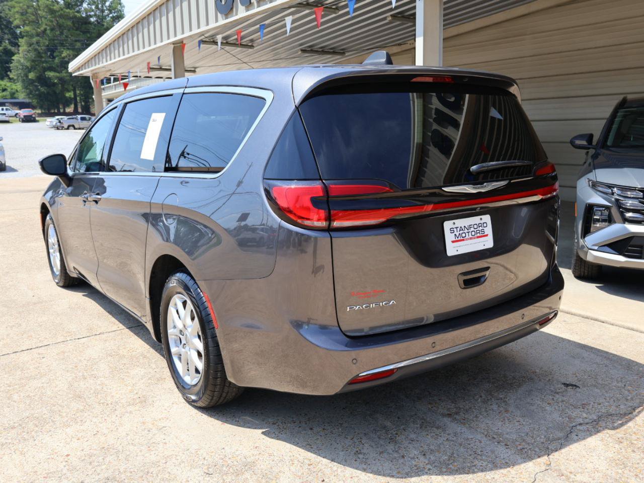 Used 2025 Chrysler Pacifica Select FWD image 10
